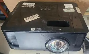 projectors short throw (picture frame10x10ft)