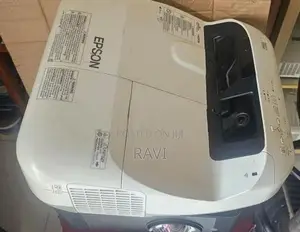projectors short throw (picture frame10x10ft)