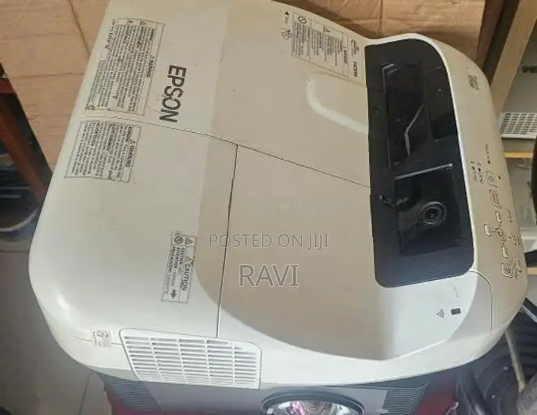 projectors short throw (picture frame10x10ft)
