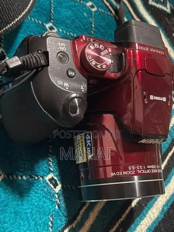 Super Zoom B700 4K Camera
