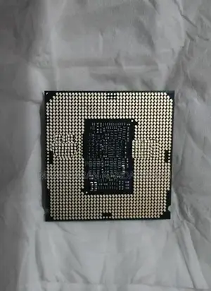 Intel Core i7-9700 (SRG13)
