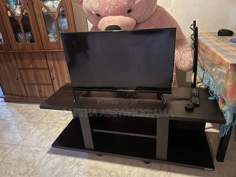 LMG Smart TV with Stand