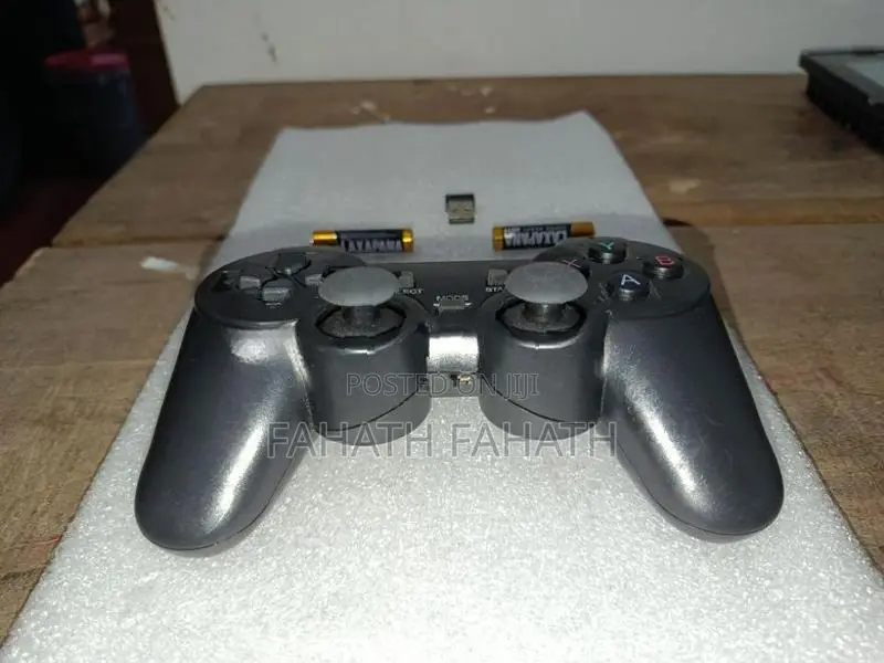 Wireless Gaming Controller with Gamepad