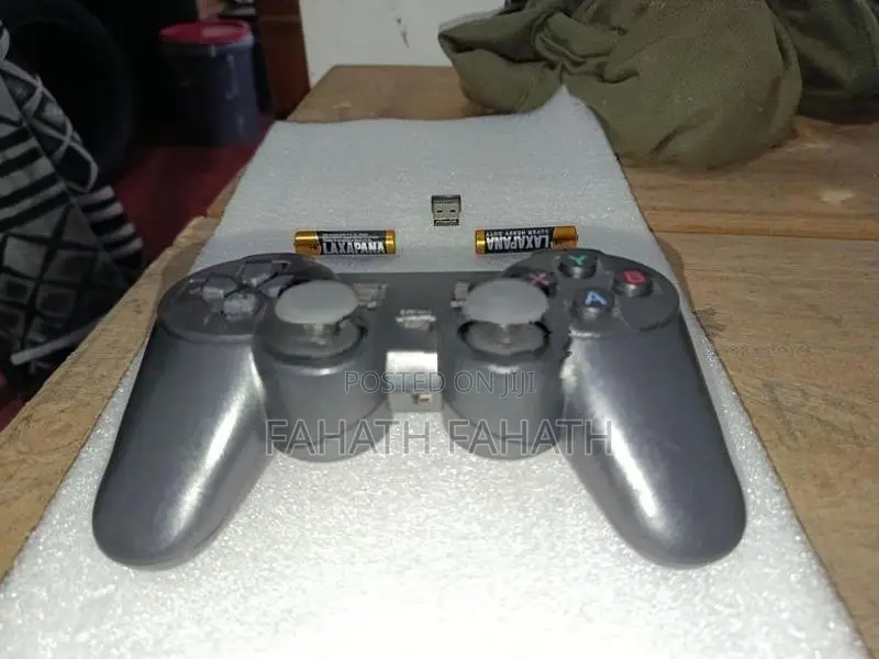 Wireless Gaming Controller with Gamepad