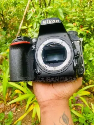 DSLR Nikon D750 with 85mm f/1.8G TT520 II Flash