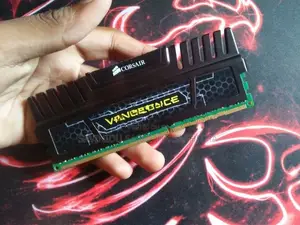 Corsair vengeance 12GB 3 x 4GB DDR3 1600MHZ RAM Kit