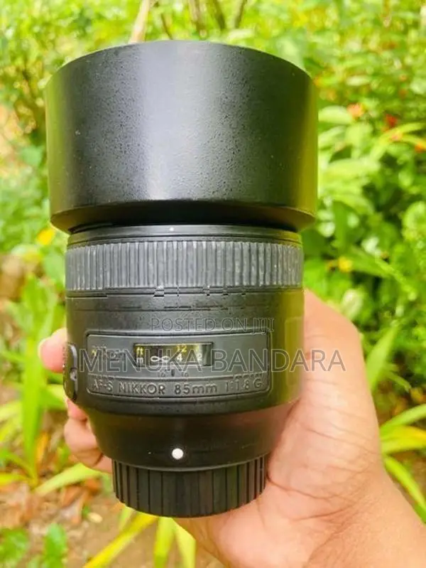 DSLR Nikon D750 with 85mm f/1.8G TT520 II Flash