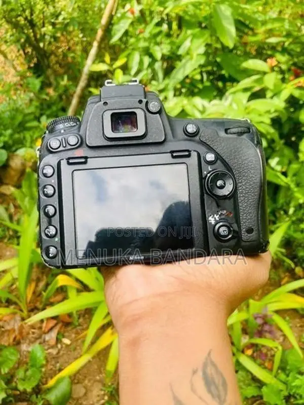 DSLR Nikon D750 with 85mm f/1.8G TT520 II Flash