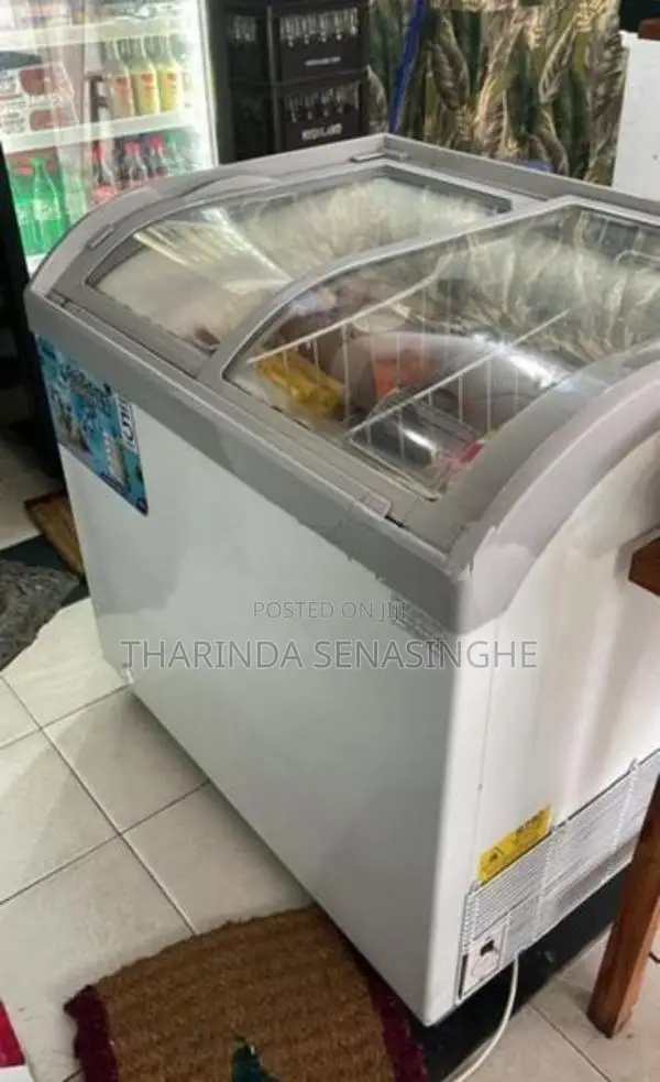 Freezer යන්ත්‍රක් විකිණීමට ඇත.