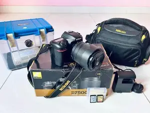 Nikon D7500 with 18-140mm Lens