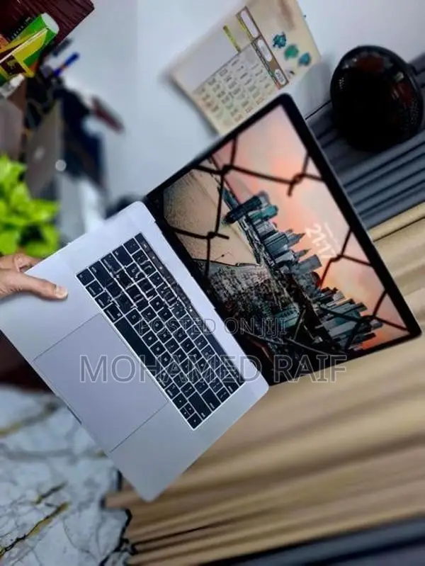 Apple MacBook Pro A1990 15-INCH 16GB Ram 256GB SSD NVMe