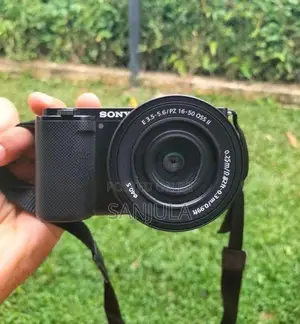 Sony ZV-E10 Mirrorless Camera with 16-50mm Lens