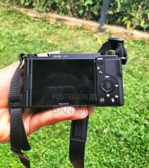 Sony ZV-E10 Mirrorless Camera with 16-50mm Lens