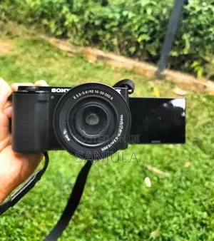 Sony ZV-E10 Mirrorless Camera with 16-50mm Lens