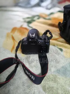 Canon EOS 700D