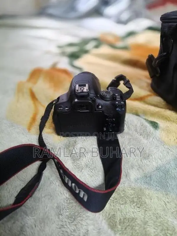 Canon EOS 700D