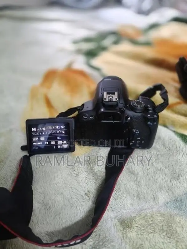 Canon EOS 700D