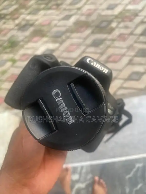 Canon EOS 800D with 18-55mm Godox TT520 II selling due to upgrade