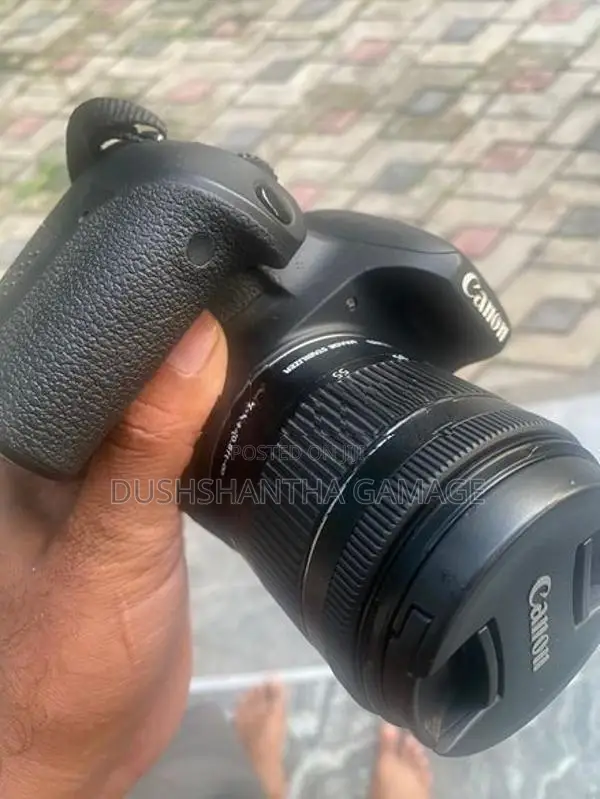 Canon EOS 800D with 18-55mm Godox TT520 II selling due to upgrade