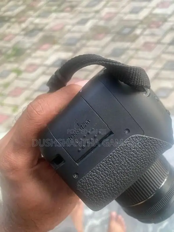 Canon EOS 800D with 18-55mm Godox TT520 II selling due to upgrade