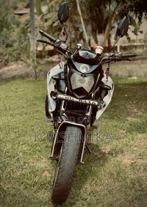 Yamaha FZ 2013 Motorbike (Used)