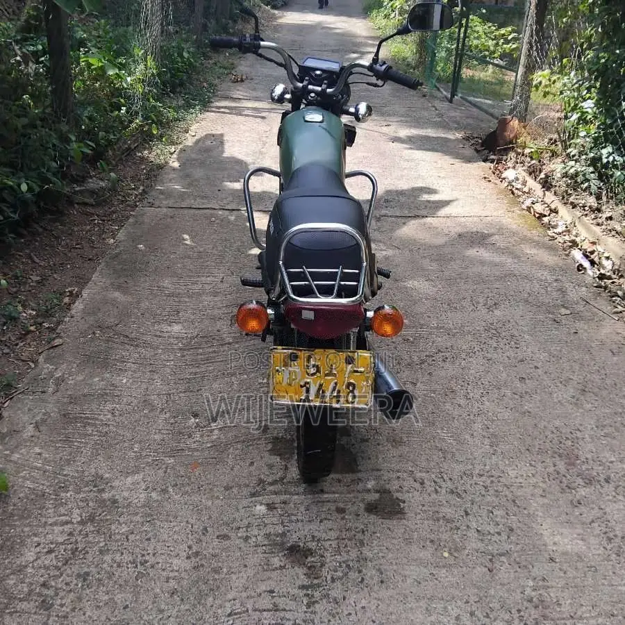 Bajaj Boxer 2001 Motorbike (Used)