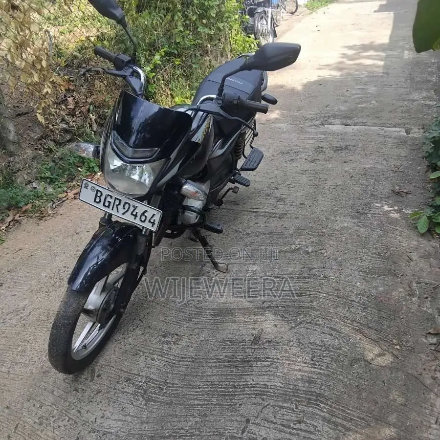 Bajaj Boxer 2001 Motorbike (Used)
