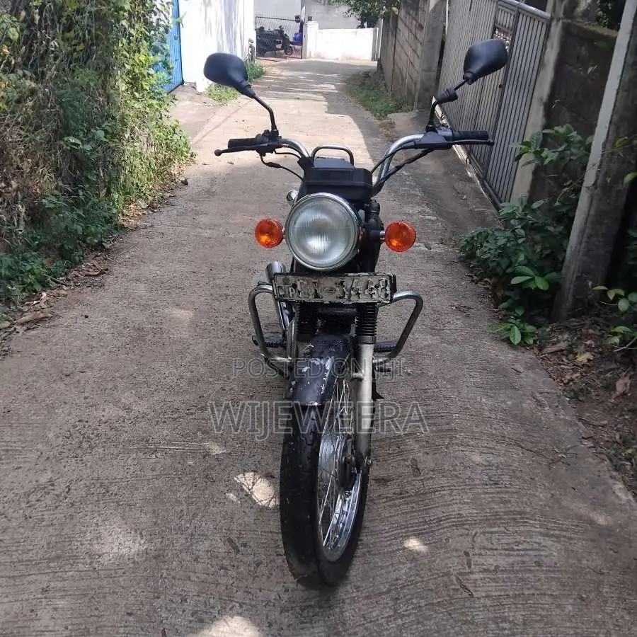 Bajaj Boxer 2001 Motorbike (Used)