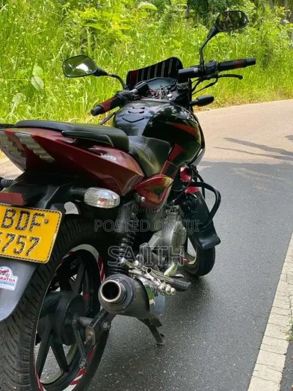 Bajaj Pulsar 180 2015 Motorbike (Used)