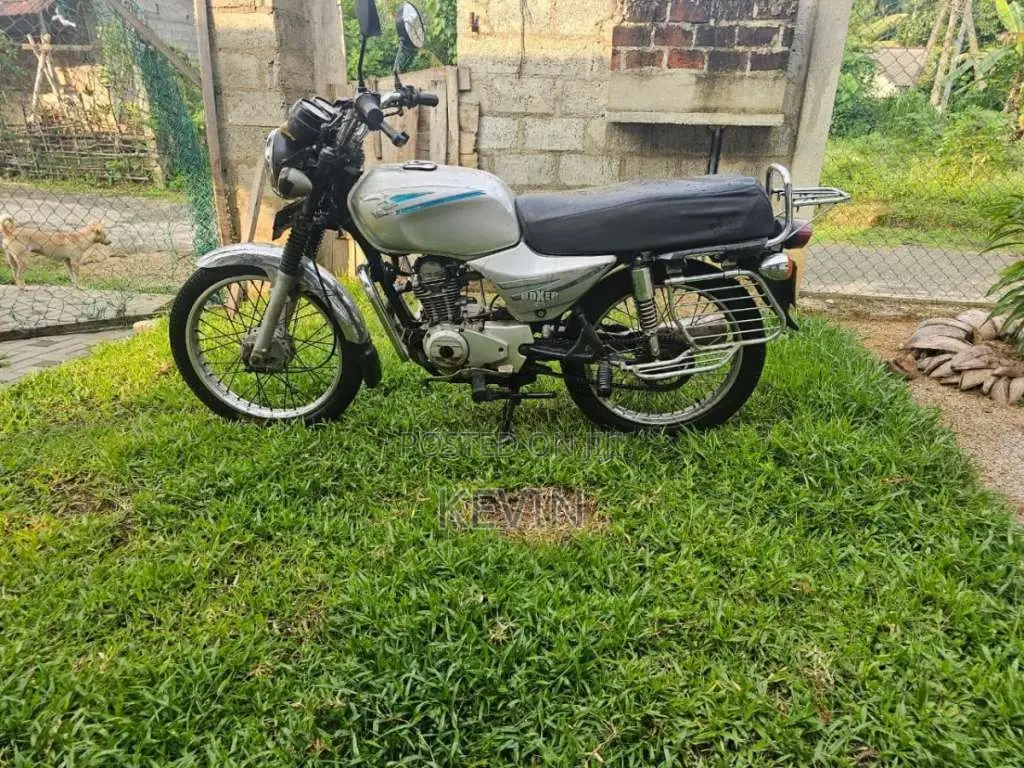 Bajaj Boxer 2004 Motorbike (Used)