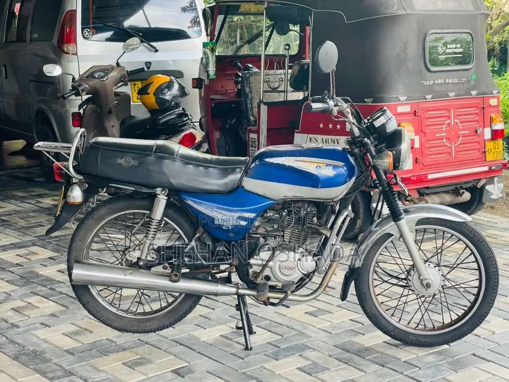 Bajaj Boxer 2004 Motorbike (Used)
