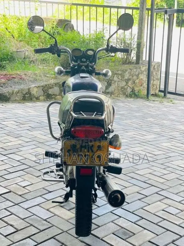 Bajaj Boxer 2004 Motorbike (Used)