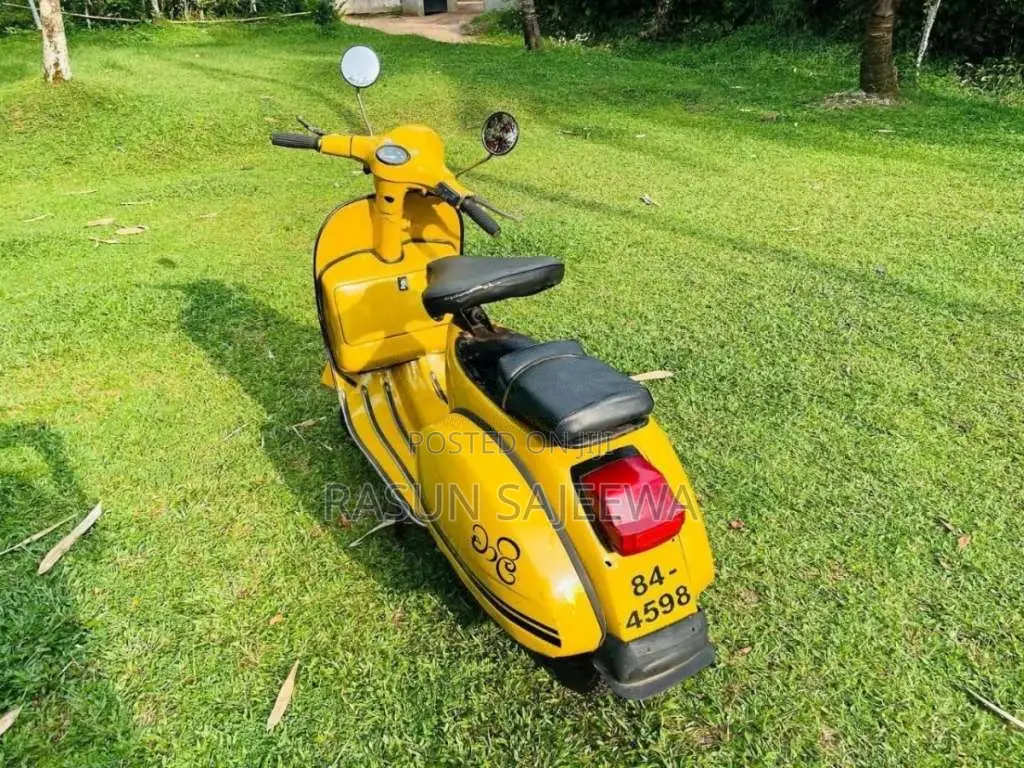 Vespa PX150 1980 Motorbike (Used)