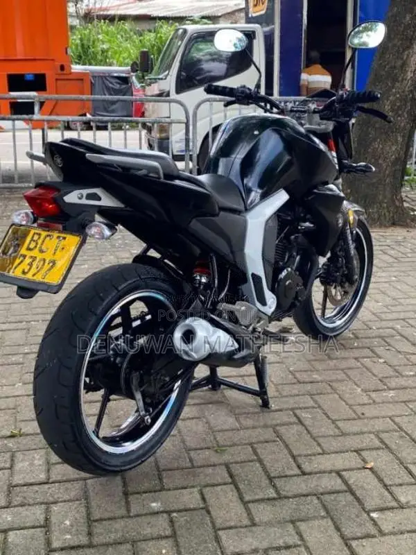 Yamaha FZ 2015 Motorbike (Used)