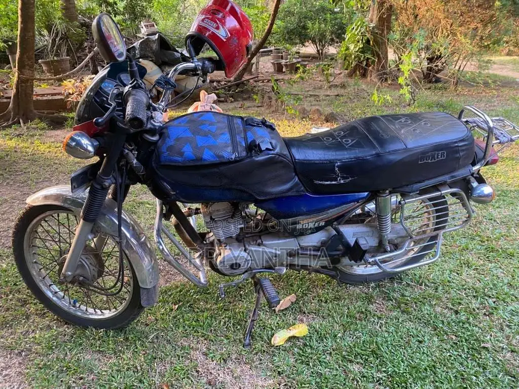 Bajaj Boxer 2002 Motorbike (Used)