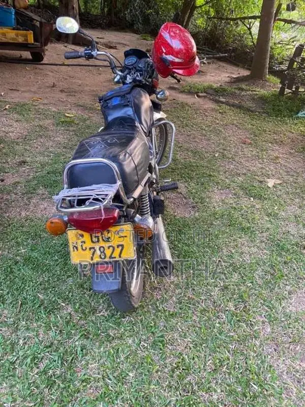 Bajaj Boxer 2002 Motorbike (Used)