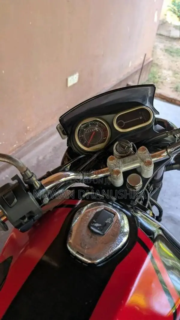 Bajaj V15 2016 Motorbike (Used)