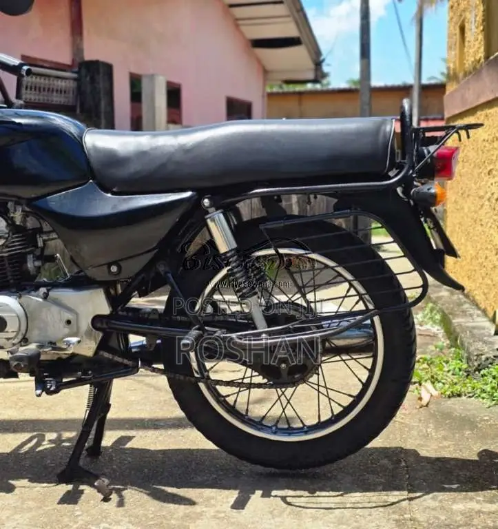 Bajaj Boxer 2010 Motorbike (Used)