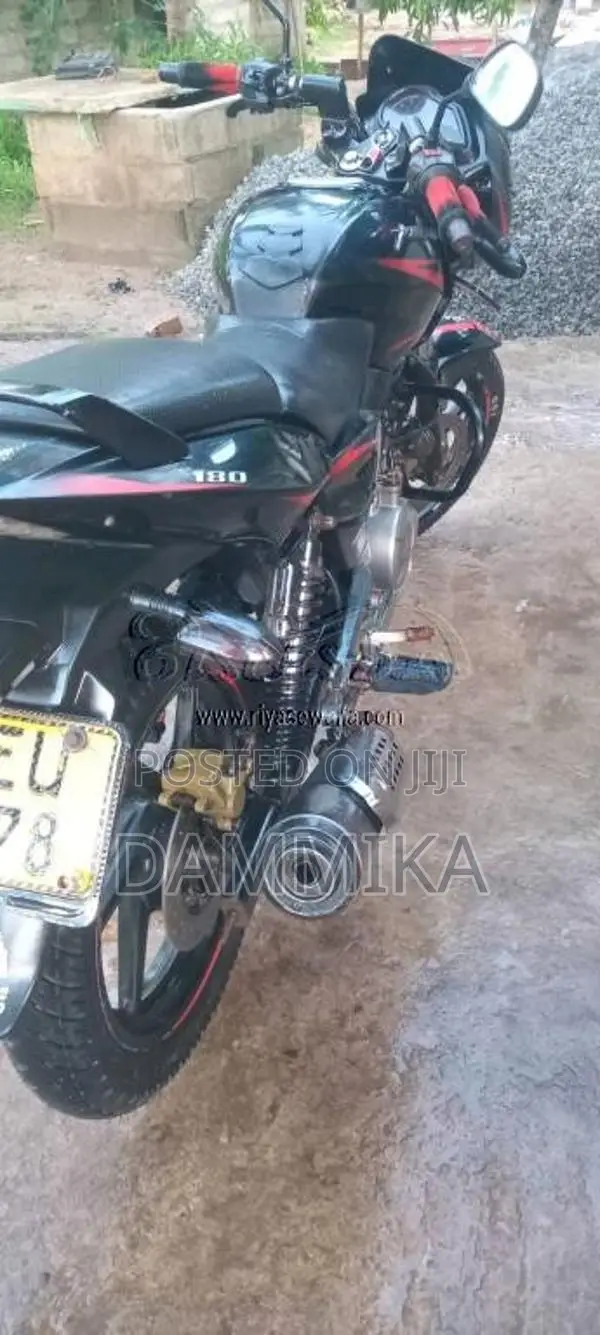 Bajaj Pulsar 180 2017 Motorbike (Used)