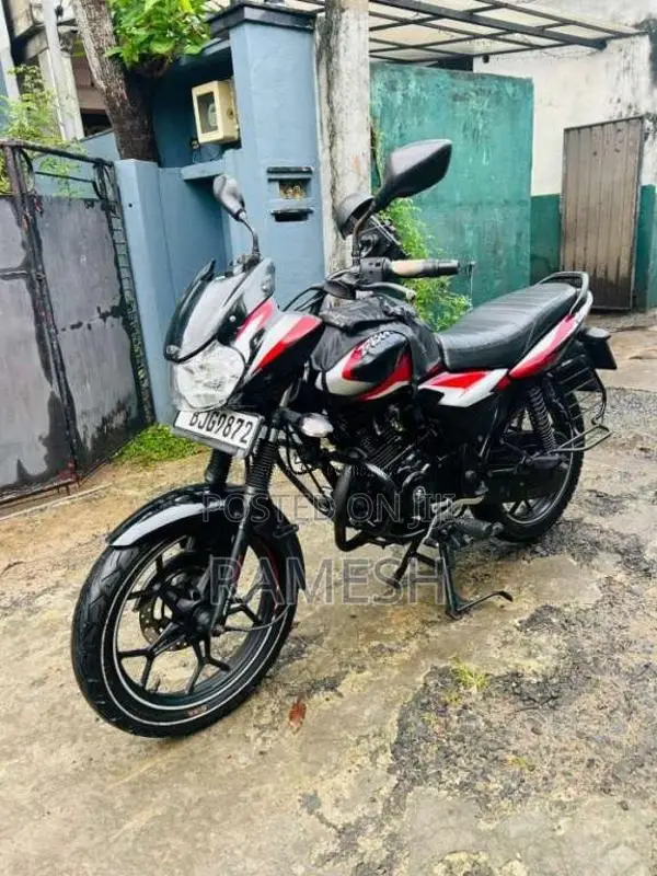 Bajaj Discover 2024 Motorbike (Used)