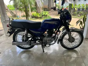 Bajaj Boxer 2005 Motorbike (Used)