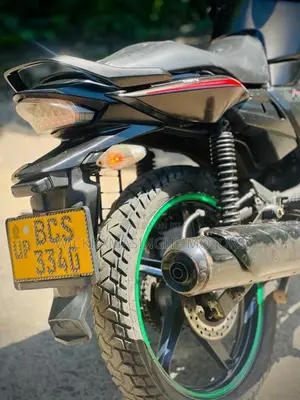 Hero Hunk 2015 Motorbike (Used)