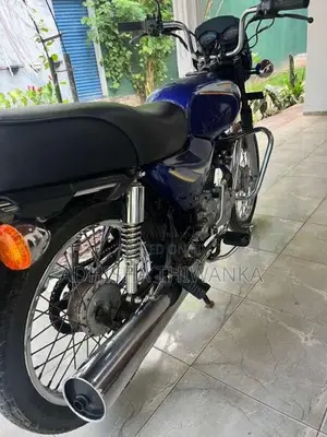 Bajaj Boxer 2005 Motorbike (Used)