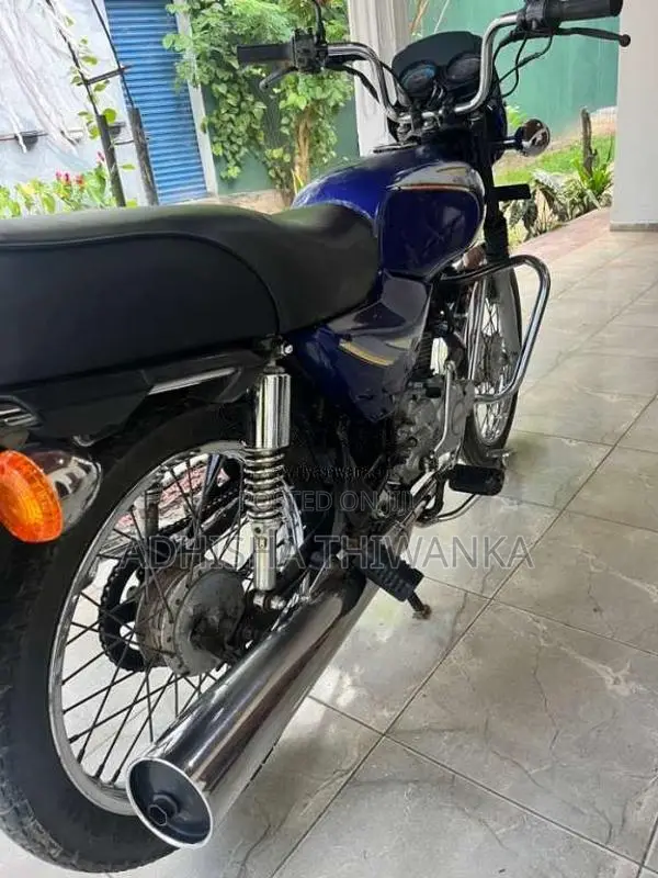 Bajaj Boxer 2005 Motorbike (Used)
