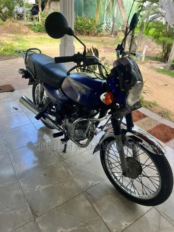 Bajaj Boxer 2005 Motorbike (Used)