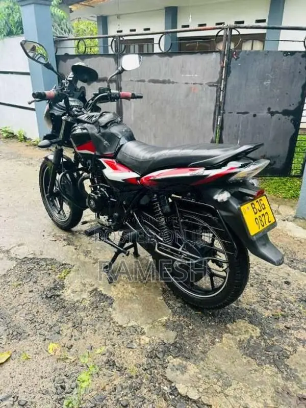 Bajaj Discover 2024 Motorbike (Used)
