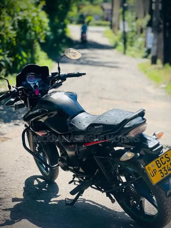Hero Hunk 2015 Motorbike (Used)