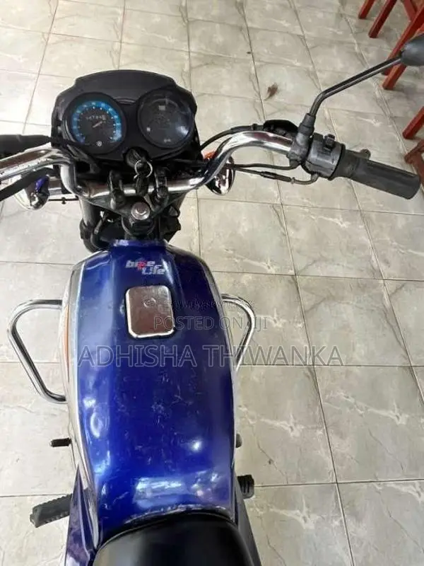 Bajaj Boxer 2005 Motorbike (Used)