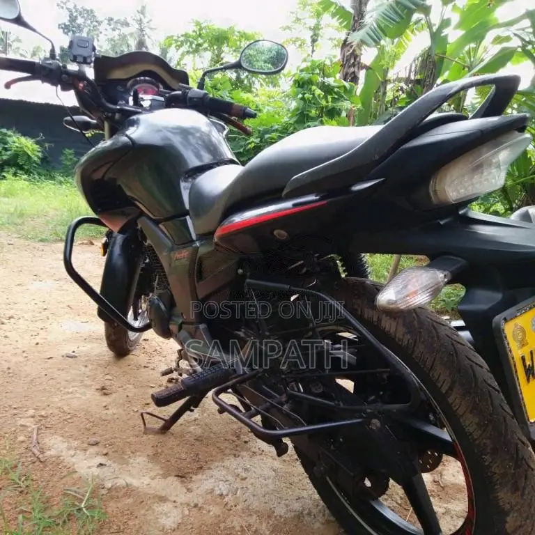 Hero Hunk 2016 Motorbike (Used)