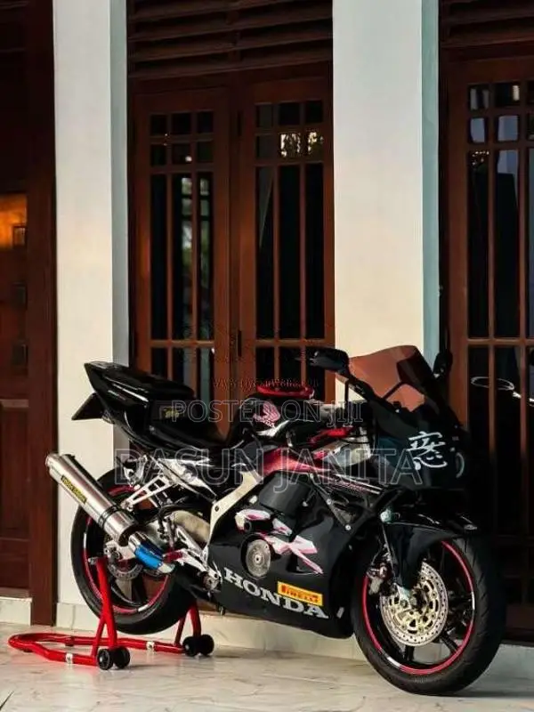 Honda CBR 250rr 2000 Motorbike (Used)
